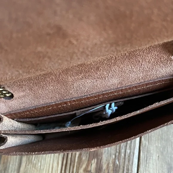 2- Madewell The Chain Leather Crossbody Bags in Black and Brown - Picture 9 of 11